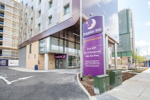 Exterior - Premier Inn London Brentford (Brentford)