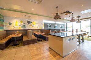 Restaurant - Premier Inn Malvern (Malvern)