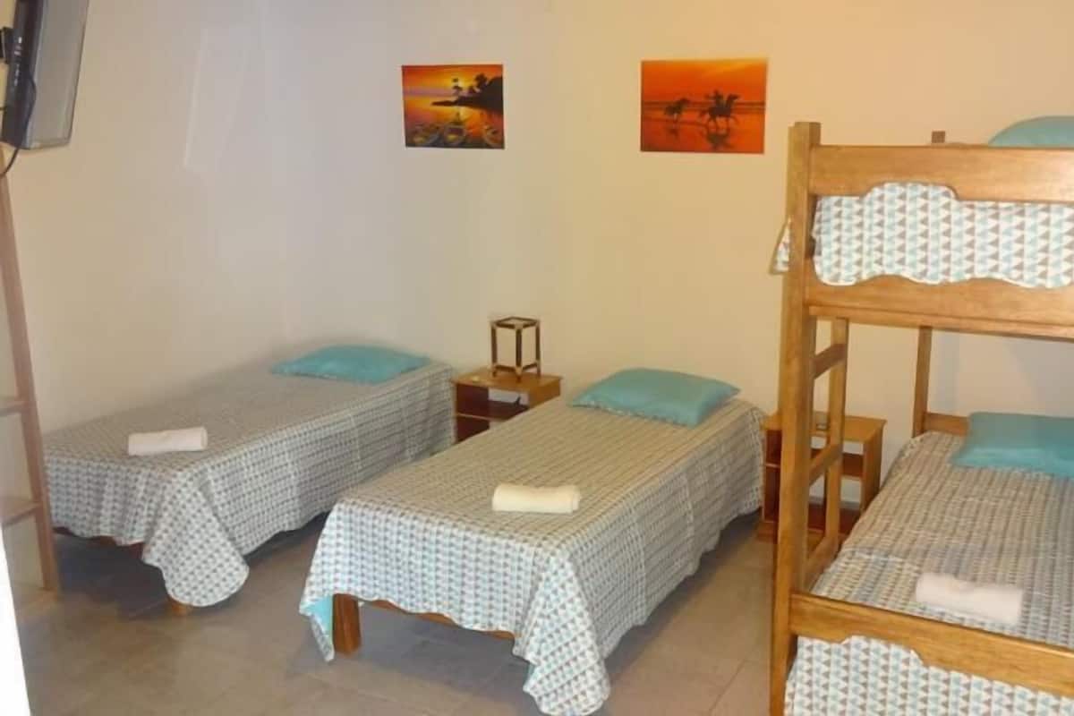 Habitacion Cuadruple | In-room safe, desk, rollaway beds, free WiFi