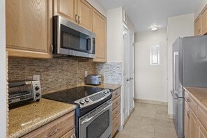 Condo, 2 Bedrooms | Private kitchen