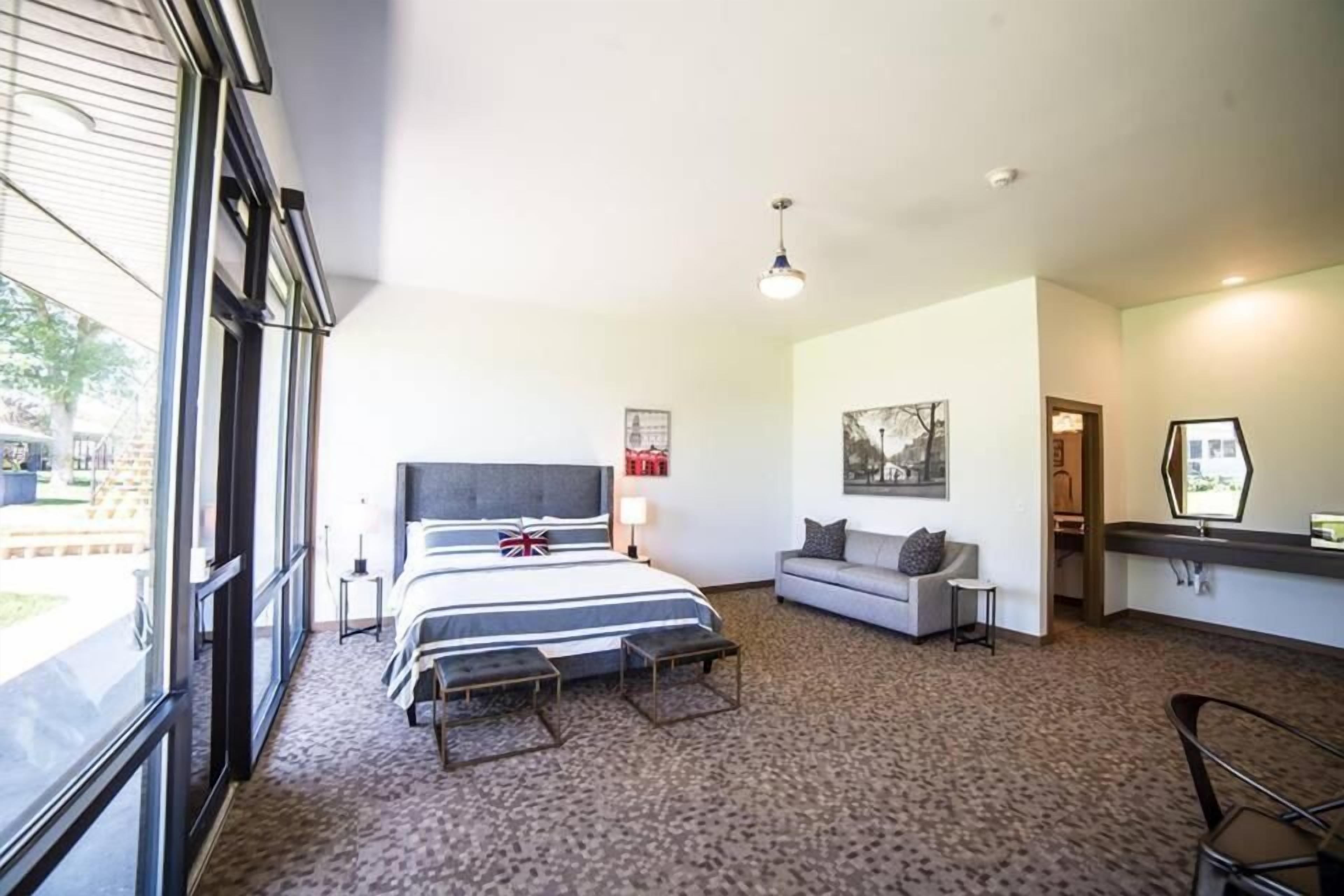 hypo-allergenic bedding, pillow-top beds, desk, iron/ironing board