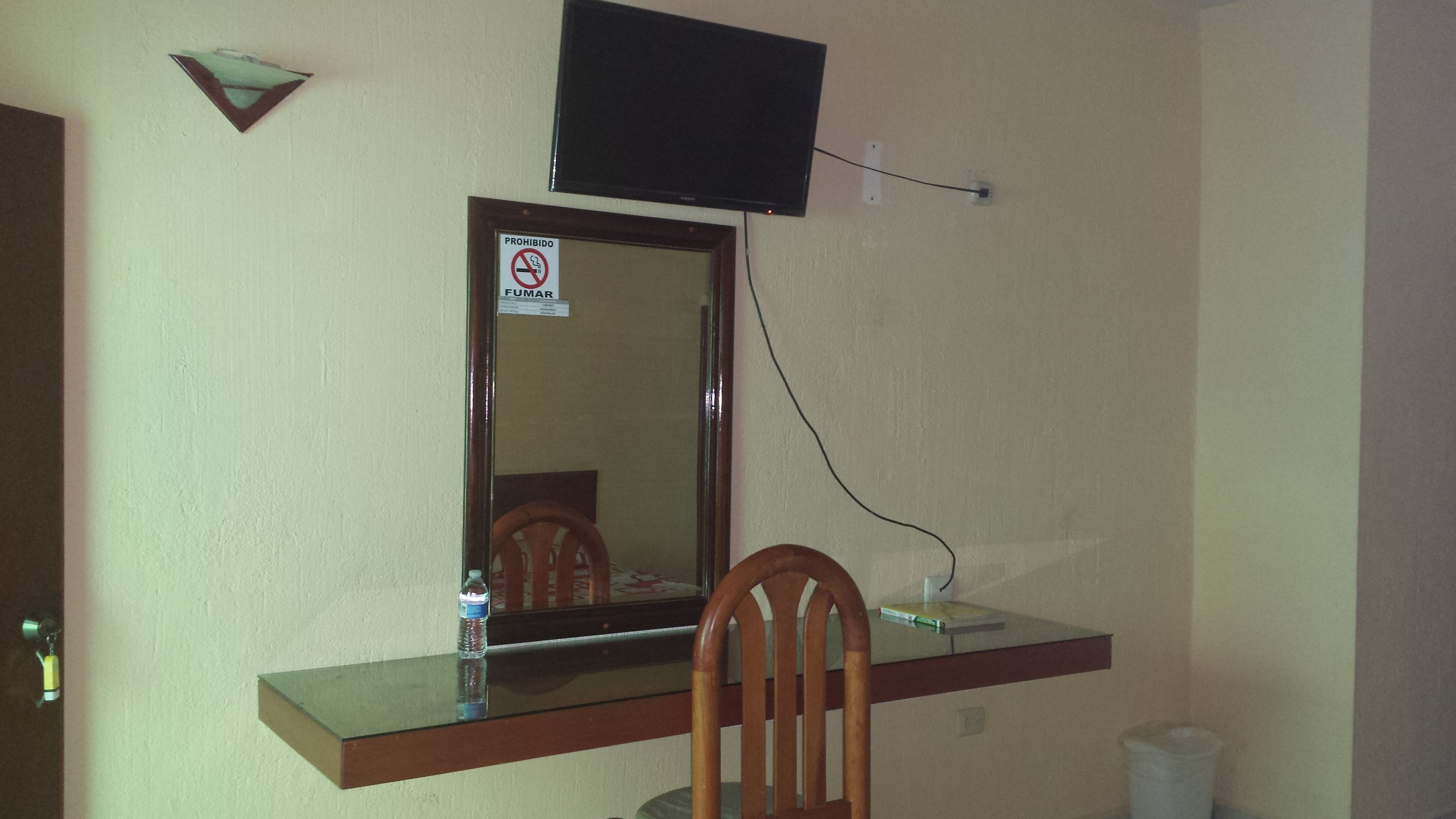 Bàn, truy cập Internet không dây miễn phí 