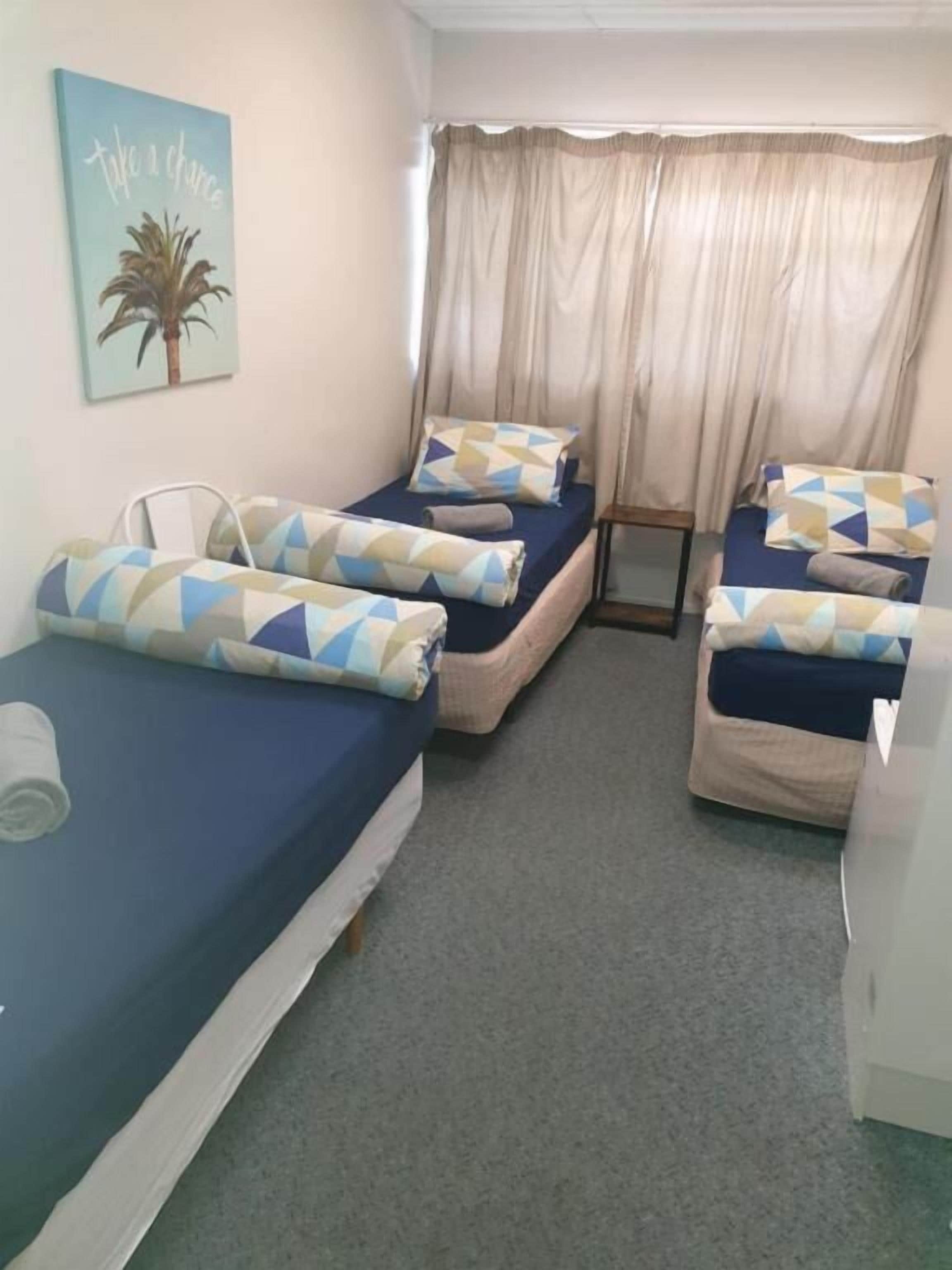 Standard-huone, 3 makuuhuonetta | Työpöytä, kannettavalle tietokoneelle sopiva työtila, ilmainen Wi-Fi