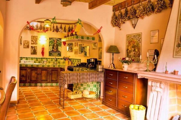 In-room safe, desk, free WiFi - Casa Frida B&B (San Miguel de Allende)