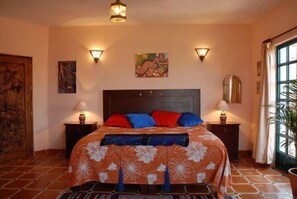 Signature Double Room, 1 King Bed, Balcony | In-room safe, desk, free WiFi - Casa Frida B&B (San Miguel de Allende)