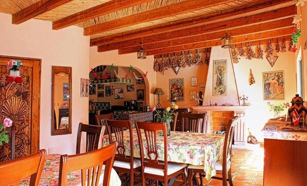 Free daily continental breakfast  - Casa Frida B&B (San Miguel de Allende)
