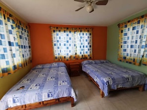 Quarto casal standard | Wi-Fi de cortesia, roupa de cama