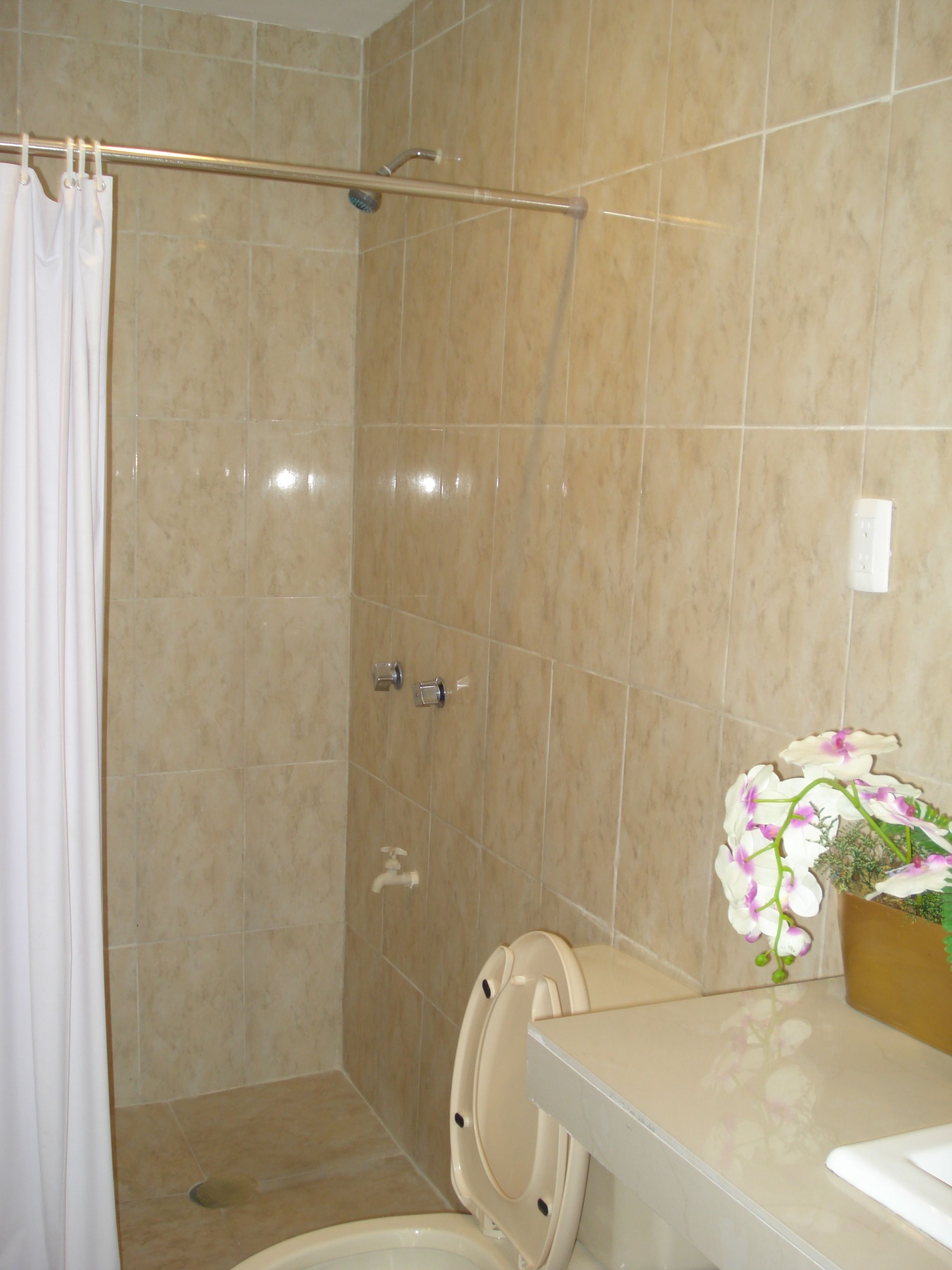 Habitación doble, baño privado | Baño | Ducha y artículos de higiene personal de diseño
