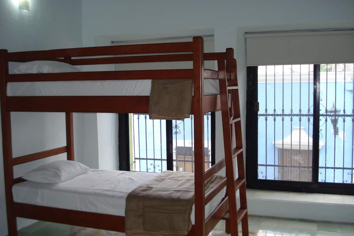 Familienzimmer, Gemeinschaftsbad | 1 Schlafzimmer, Bettwäsche aus ägyptischer Baumwolle