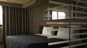 Standard Room | In-room safe, desk, free WiFi