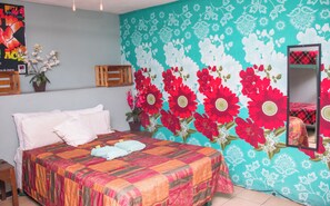 Tabla de planchar con plancha, wifi gratis y ropa de cama 