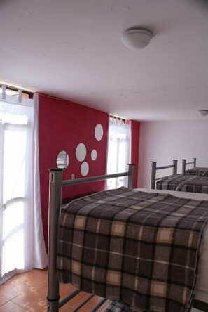 客房內保險箱、免費無線上網