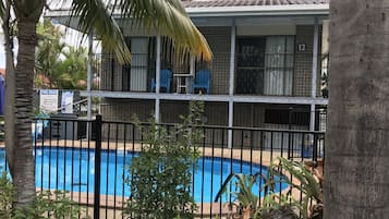 Family Apartment, 3 Bedrooms, Balcony | Seterika/papan seterika, Wi-fi percuma, cadar katil, akses kerusi roda