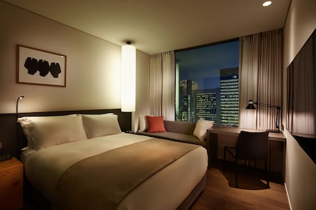 Premium bedding, down comforters, in-room safe, desk. Shilla Stay Gwanghwamun Myungdong