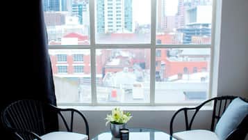 Con stile personalizzato, con arredamento individuale, una scrivania