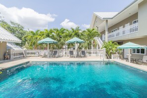 Outdoor pool, sun loungers - Pom Pom Residence (Hua Hin)