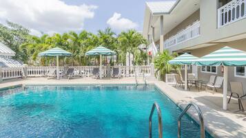 Outdoor pool, pool loungers