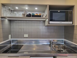 Premium One Bedroom | Dapur peribadi | Peti sejuk, ketuhar gelombang mikro, cerek elektrik, pembakar roti 