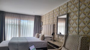 Premium Studio | Living area | 50-inch flat-screen TV with cable channels, TV, Netflix - Asure Destiny on Fitzherbert Motel (Palmerston North)