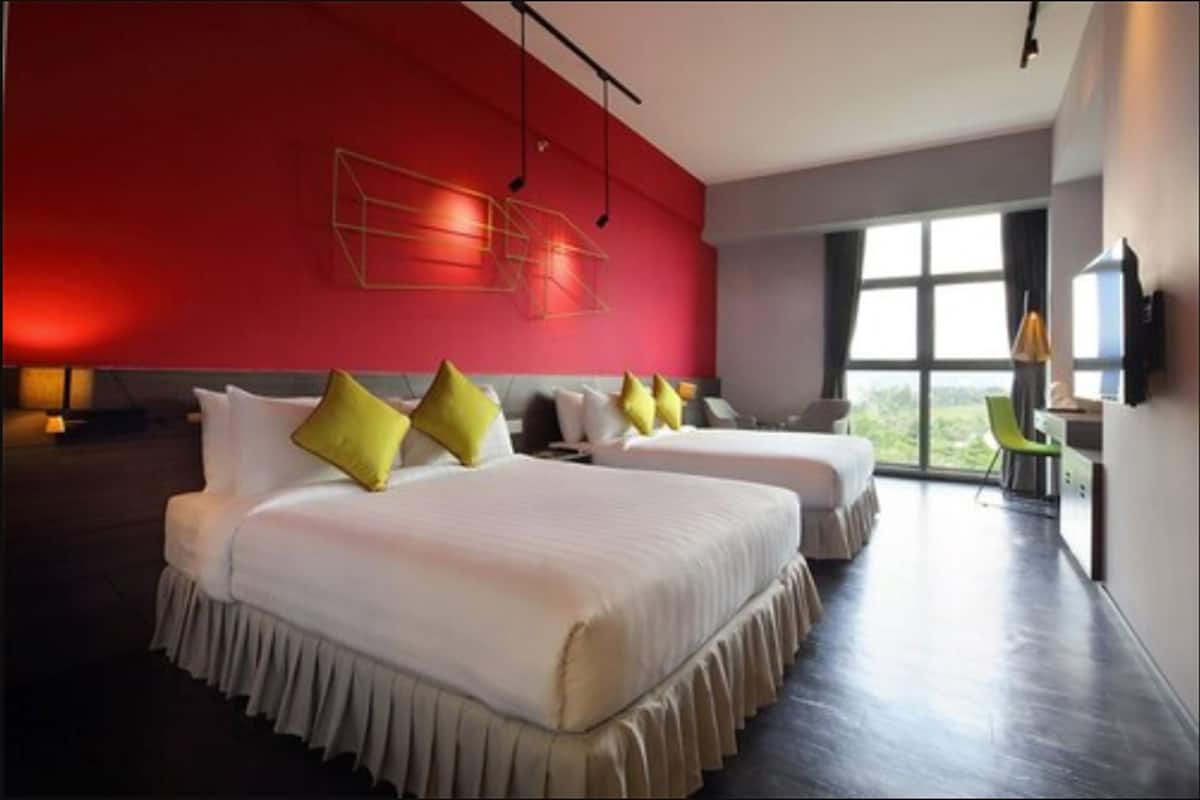 Executive Room | In-room safe, desk, blackout drapes, soundproofing