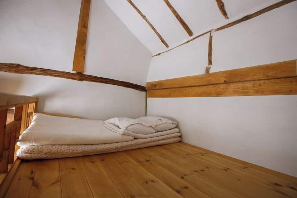 Soundproofing, WiFi (free), bed sheets