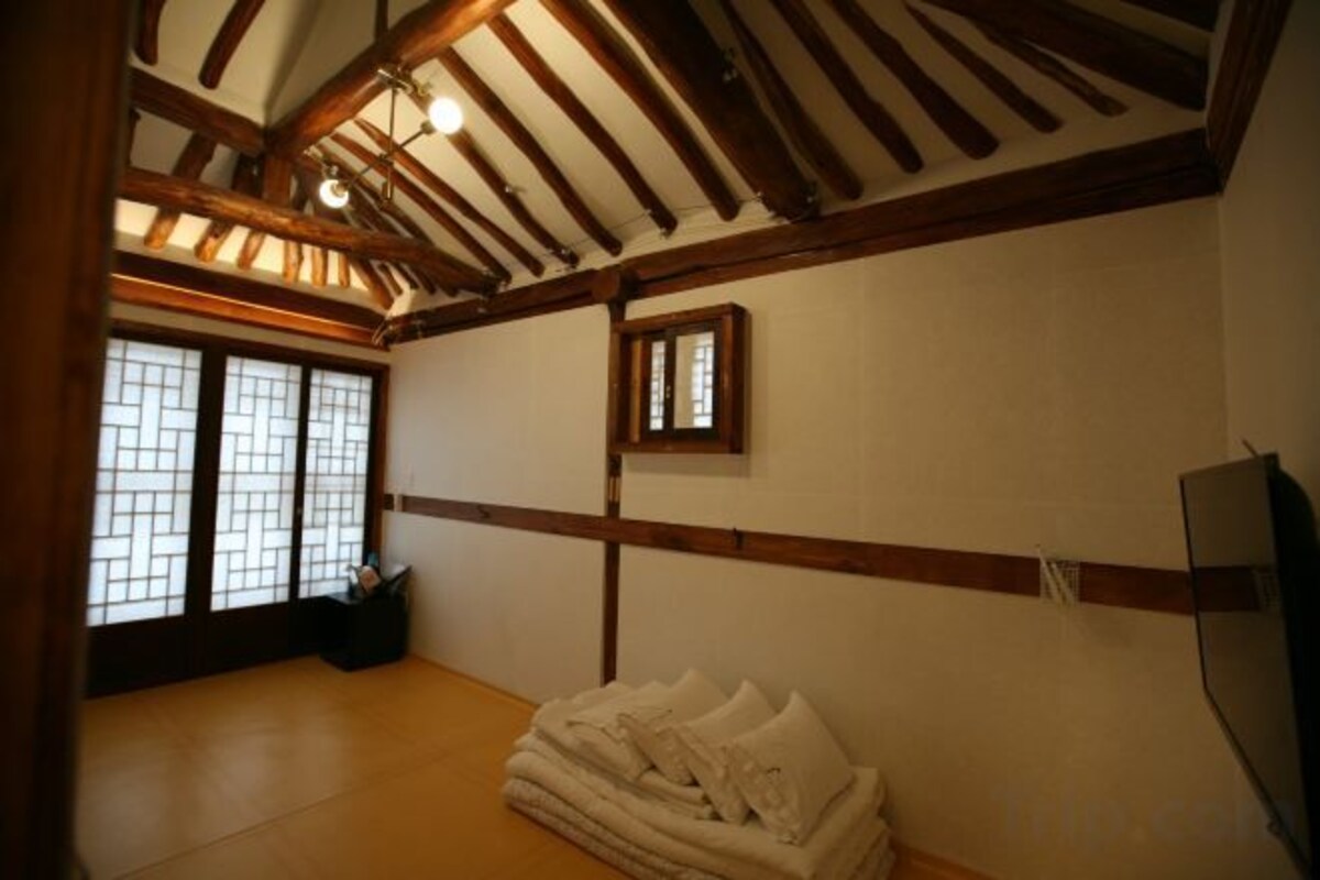 Triple Ondol Room