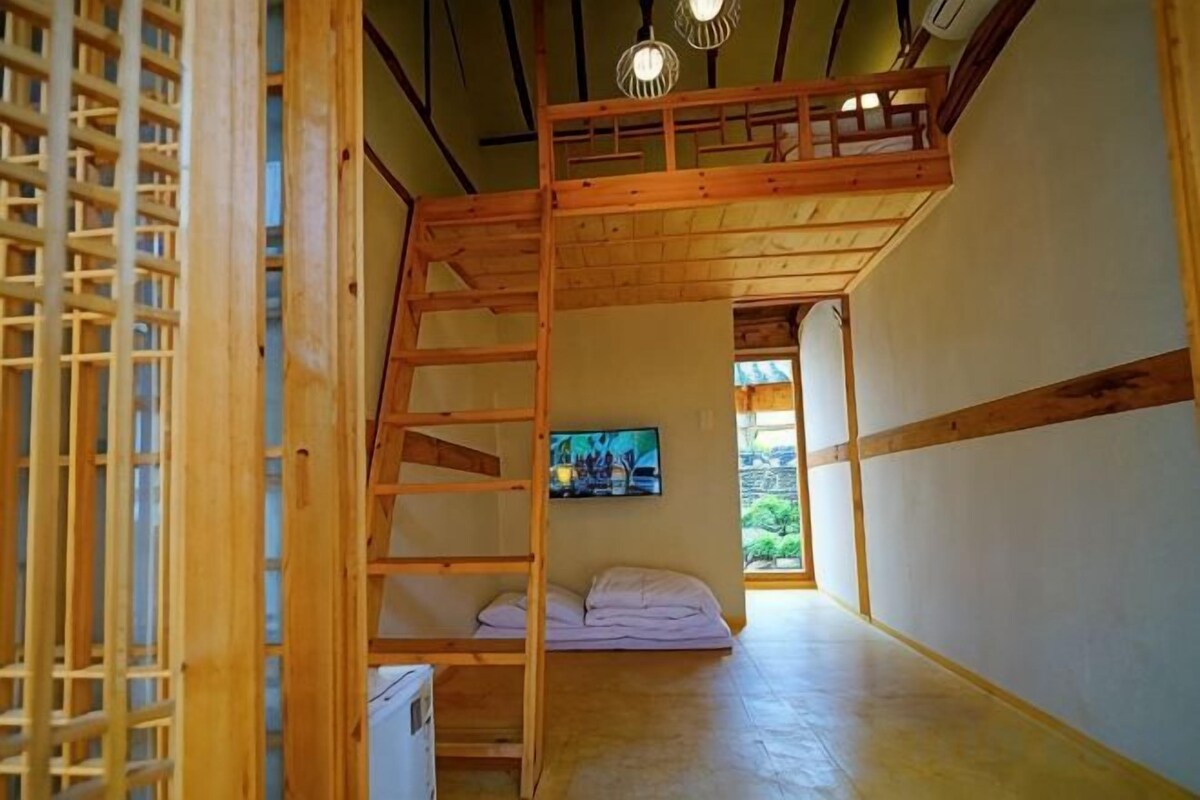 Soundproofing, WiFi (free), bed sheets
