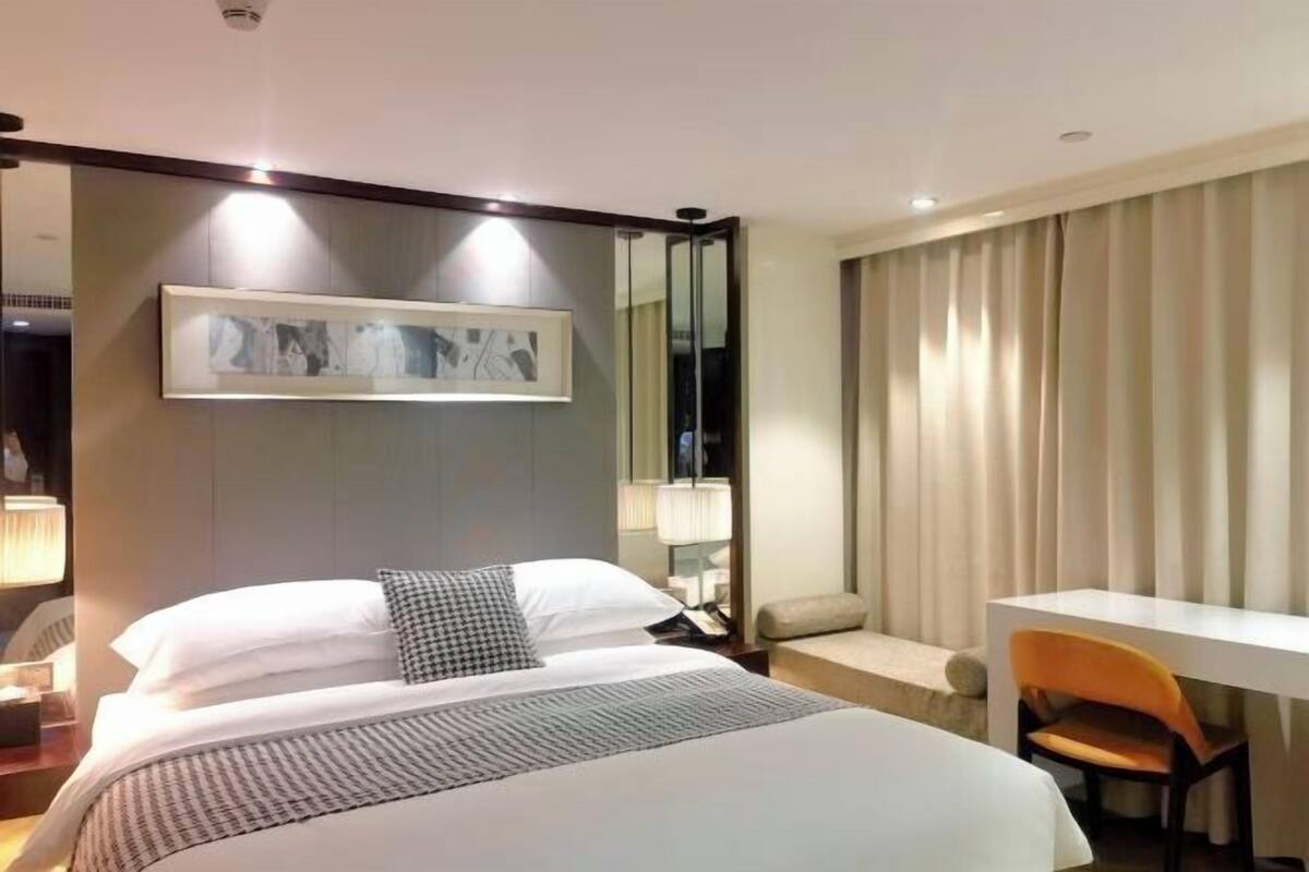 Minibar, in-room safe, desk, blackout curtains