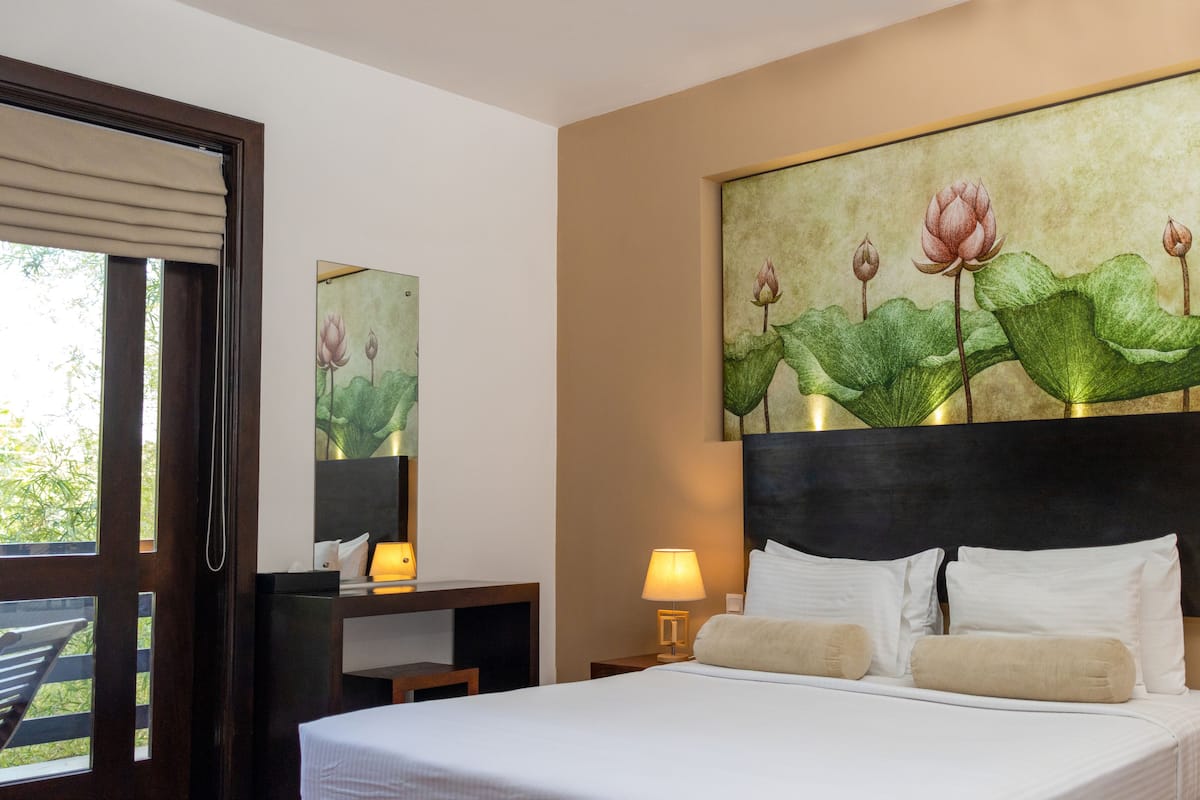 Premier Room with Balcony Includes Free Airport pick-up OR drop-off & Netflix streaming | Egyptian cotton sheets, premium bedding, memory foam beds, minibar