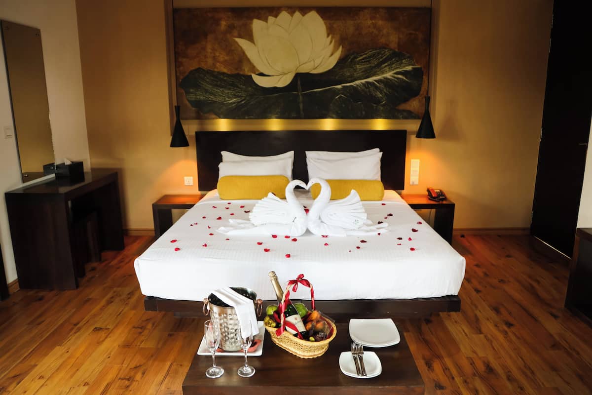 Suite with Private Terrace & Jacuzzi Includes Free Airport pick-up or drop-off
