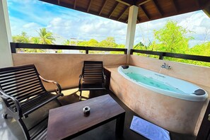Suite with Private Terrace & Jacuzzi Includes Free Airport pick-up or drop-off | Garden view - Terrace Green Hotel & Spa (Negombo)