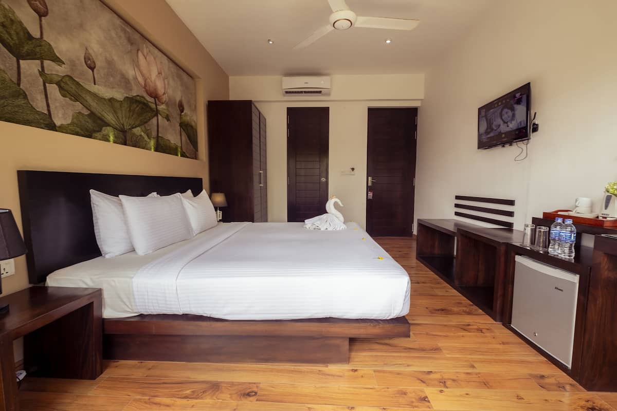 Egyptian cotton sheets, premium bedding, memory foam beds, minibar