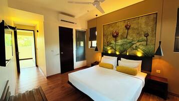 Deluxe Single Room with Free Airport pick-up or drop-off | Egyptian cotton sheets, premium bedding, memory foam beds, minibar