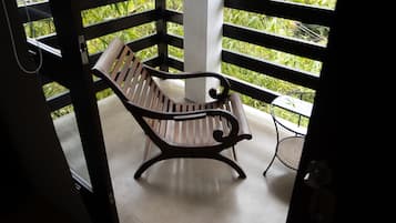 Deluxe Double or Twin Room with Balcony includes Free Airport pick-up or drop-off | Pemandangan balkon