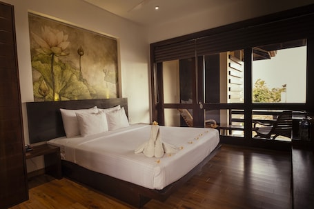 Deluxe Double or Twin Room with Balcony includes Free Airport pick-up or drop-off | ์ด์งํธ์ฐ ๋ฉด ์ํธ, ๊ณ ๊ธ ์นจ๊ตฌ, ๋ฉ๋ชจ๋ฆฌํผ ์นจ๋, ๋ฏธ๋๋ฐ