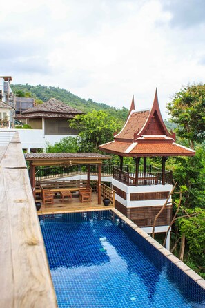 Outdoor pool, an infinity pool - Coco Mango Villa Koh Samui (Koh Samui)