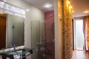 4 bedroom Private Pool Villa | Bathroom | Separate tub and shower, free toiletries, hair dryer, bathrobes - Coco Mango Villa Koh Samui (Koh Samui)