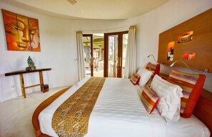 Habitación superior, vistas a la piscina | Ropa de cama de alta calidad y wifi gratis