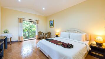 Deluxe Double or Twin Room | Minibar, in-room safe, desk, blackout curtains