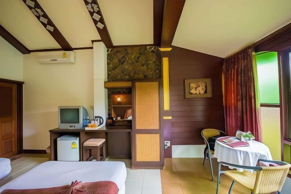 1 bedroom, minibar, in-room safe, desk