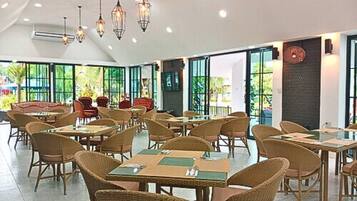 Breakfast, lunch, dinner served; international cuisine