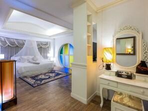Honeymoon Suite | Minibar, in-room safe, desk, blackout drapes - Silamanee Resort and Spa Hotel (Mae Sai)