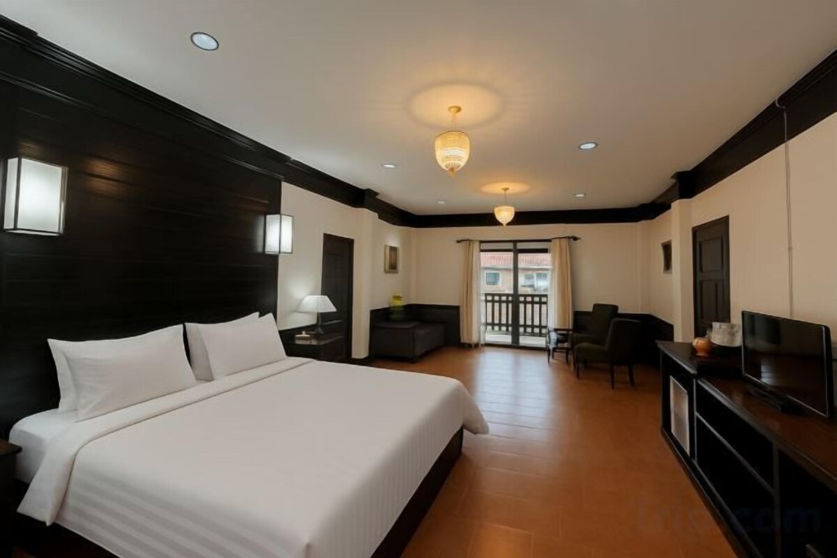 Minibar, in-room safe, desk, blackout drapes