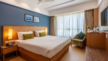 Deluxe Double or Twin Room, 1 Bedroom | Minibar, in-room safe, desk, soundproofing