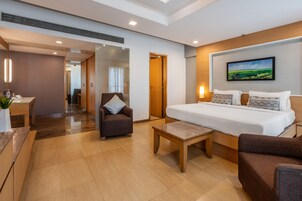 Premium Double Room, 1 Queen Bed | Minibar, in-room safe, desk, soundproofing