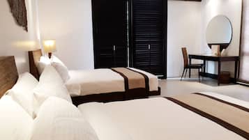 Deluxe Twin Room, Non Smoking, Balcony | 1 bedroom, in-room safe, desk, laptop workspace