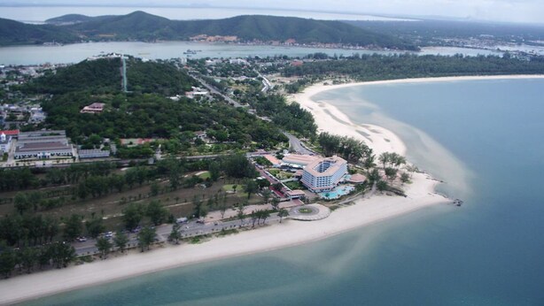 An aerial view of a coastal area with a large hotel, a sandy beach, and a bay. - BP Samila Beach Hotel & Resort (Songkhla)