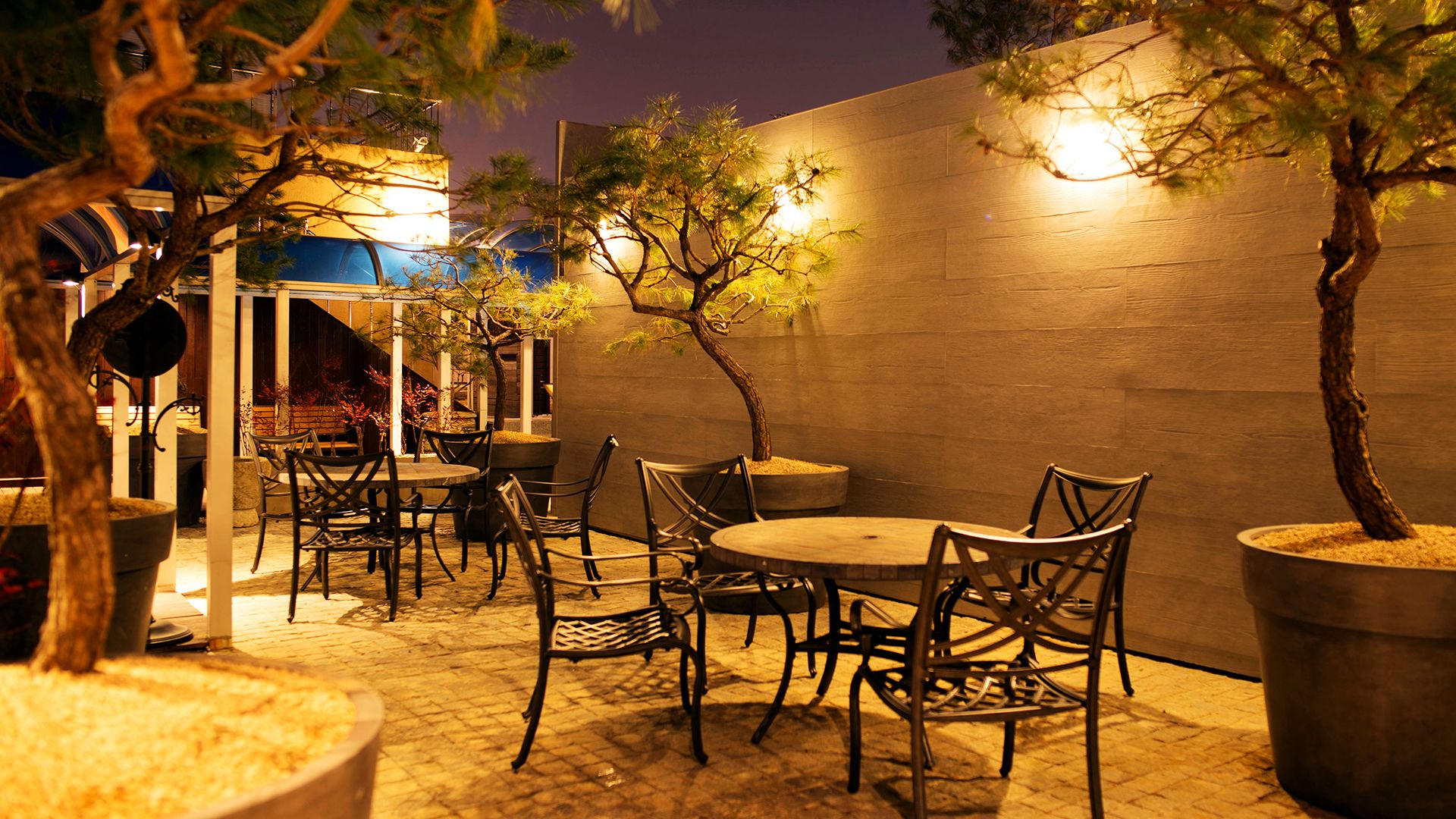 المنشأة من الخارج