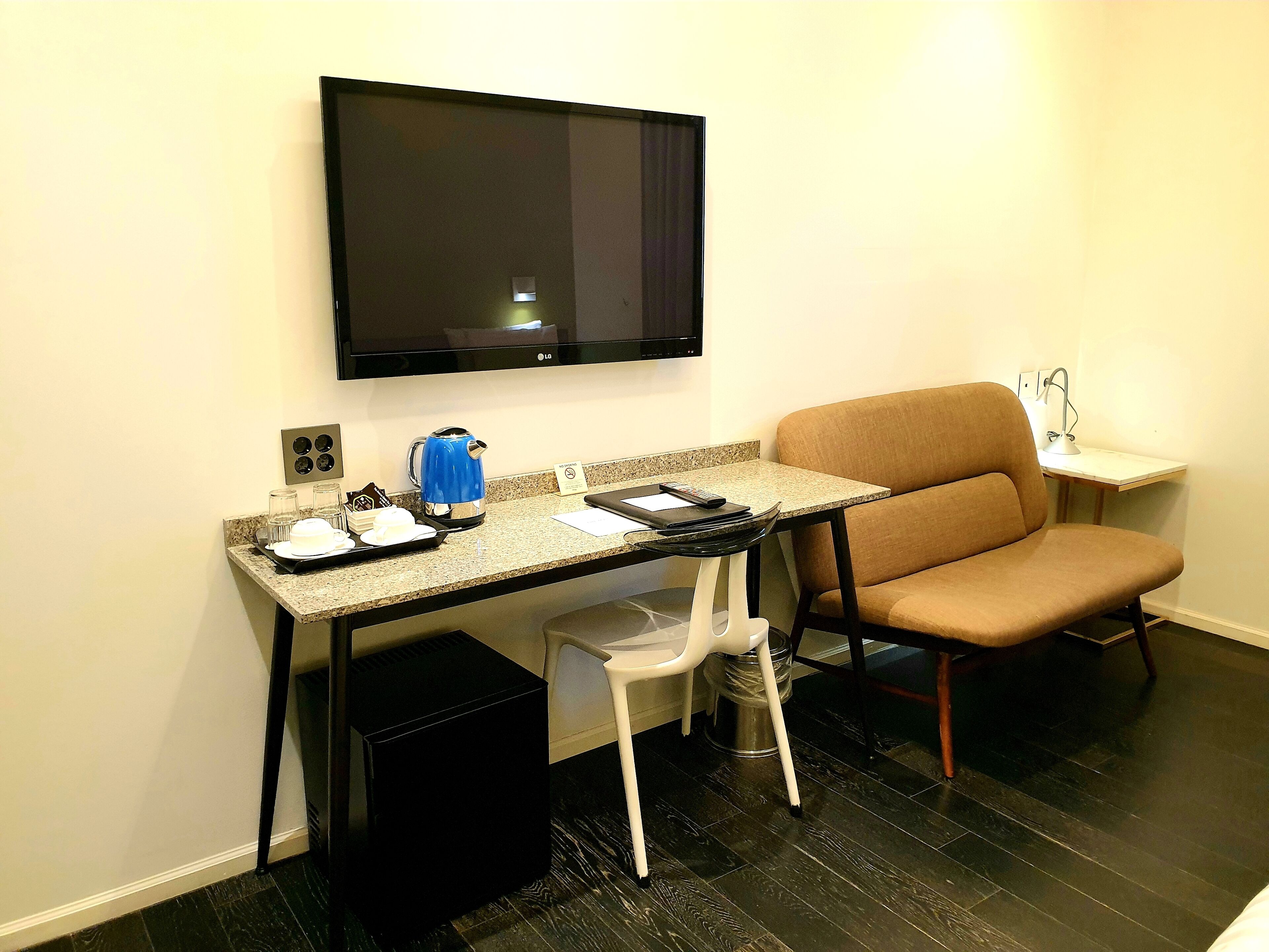 superior triple room | minibar, desk, blackout curtains, iron/ironing board