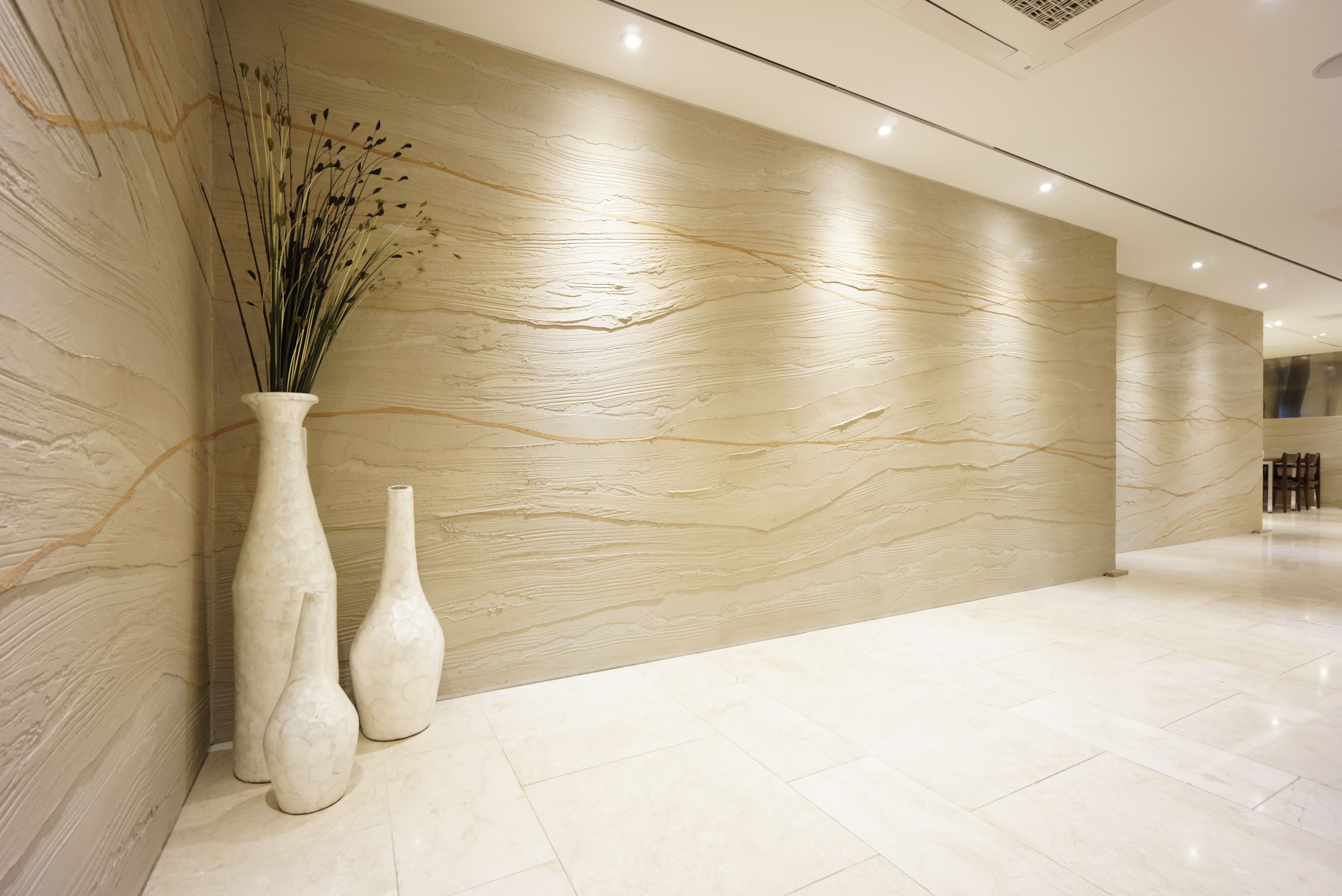 2 restaurants, lunch, dinner served; korean cuisine